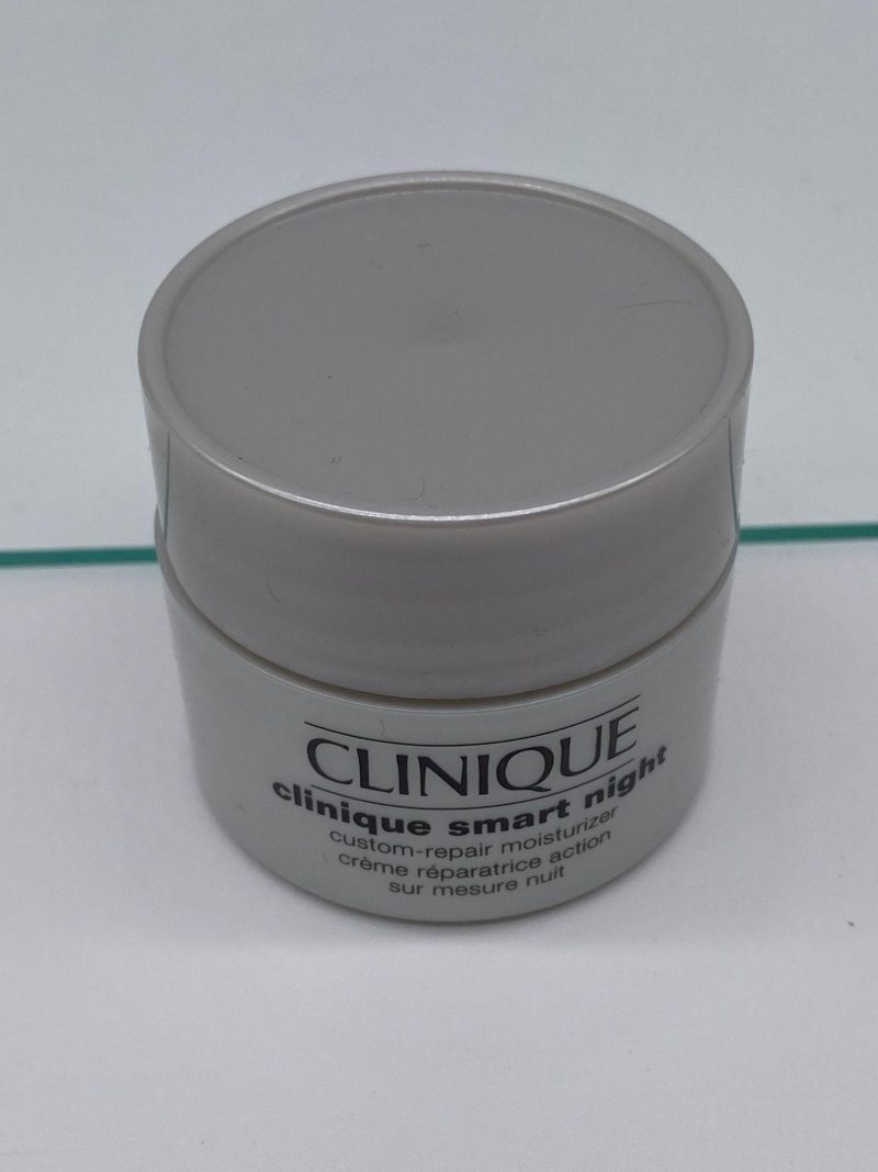 Clinique Smart Night Custom-Repair Moisturiser, 0.5 oz/15 ml - Image 4
