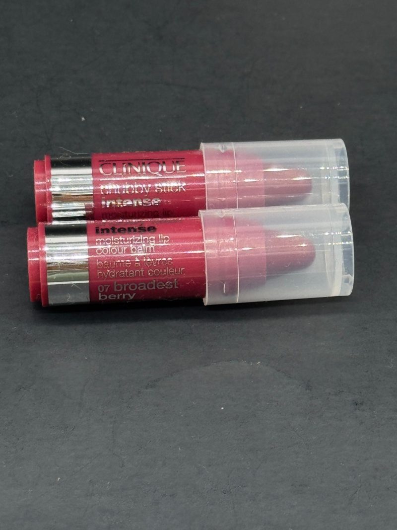 2 Clinique Chubby Moisturizing Lip Colour Balm - Sample 1g - Broadest Berry - Image 4