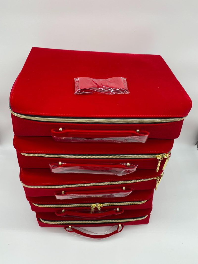 5 Estee Lauder Make-up Cosmetic Red Velvet Weekend/Travel Bag - Image 2