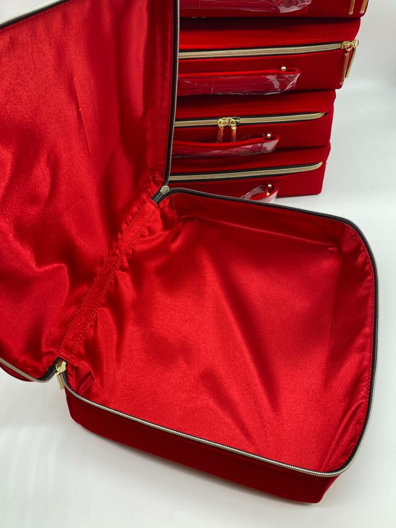 5 Estee Lauder Make-up Cosmetic Red Velvet Weekend/Travel Bag - Image 3