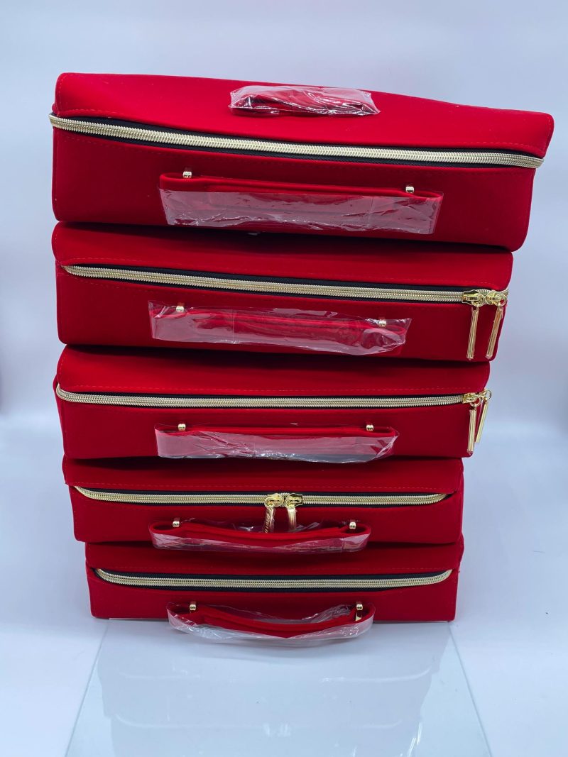 5 Estee Lauder Make-up Cosmetic Red Velvet Weekend/Travel Bag - Image 4